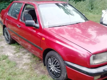 Авто Volkswagen Vento 1992 № 7970465