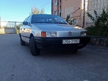 Авто Volkswagen Passat Sedan 1990 № 7971674