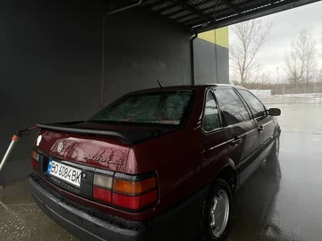 Авто Volkswagen Passat Sedan 1992 № 7972391