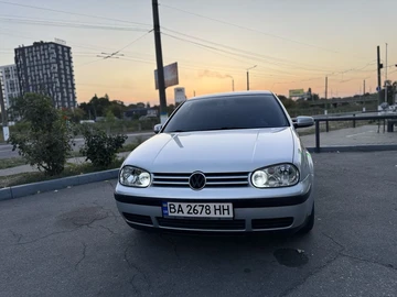 Авто Volkswagen Golf 2000 № 7972776