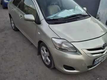 Авто Toyota Yaris 2006 № 7973108
