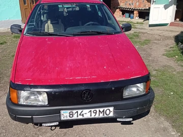 Авто Volkswagen Passat Sedan 1992 № 7975758