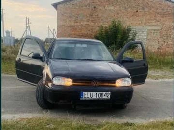 Авто Volkswagen Golf 2000 № 7977133