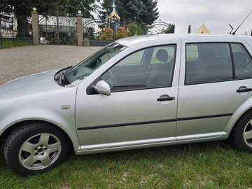 Авто Volkswagen Golf 2000 № 7977388
