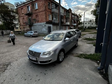 Авто Volkswagen Passat Variant 2005 № 7977417