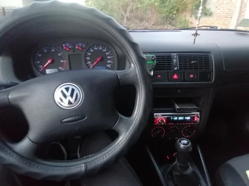 Авто Volkswagen Golf 2000 № 7979455