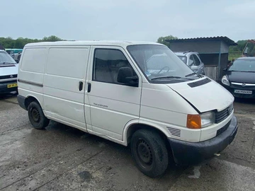 Авто Volkswagen Transporter 2000 № 7980001