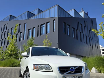 Авто Volvo V50 2012 № 7980418