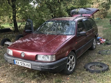 Авто Volkswagen Passat Sedan 1992 № 7981118