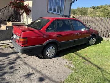 Авто Volkswagen Passat Sedan 1989 № 7981663
