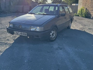 Авто Volkswagen Passat Hatchback 1990 № 7981942