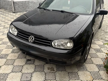 Авто Volkswagen Golf 2000 № 7983257
