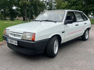 Авто ВАЗ 2109 1992 № 7983637