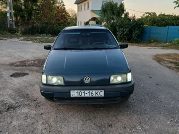 Авто Volkswagen Passat Sedan 1990 № 7984588