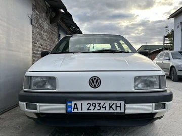 Авто Volkswagen Passat Sedan 1992 № 7985145
