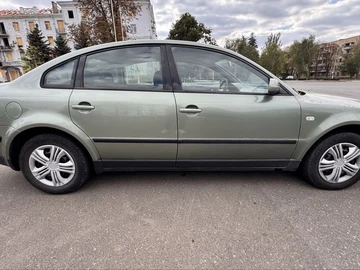 Авто Volkswagen Passat Sedan 2002 № 7986915