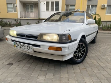 Авто Toyota Camry 1983 № 7988137