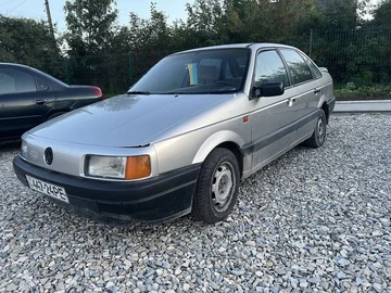 Авто Volkswagen Passat Sedan 1989 № 7988501