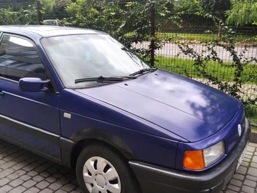 Авто Volkswagen Passat Sedan 1990 № 7989001