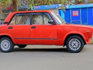 Авто ВАЗ 2107 1990 № 7989600
