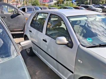 Авто Volkswagen Golf 2000 № 7989751