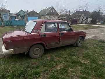 Авто ВАЗ 2107 1990 № 7992528