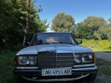 Авто Mercedes W123 1982 № 7993060