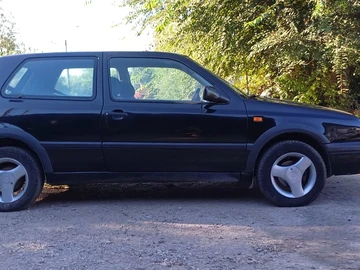 Авто Volkswagen Golf 1994 № 7994016