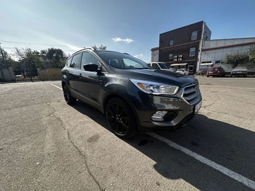 Авто Ford Escape 2017 № 7995005
