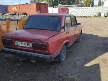 Авто ВАЗ 2107 1992 № 7995237