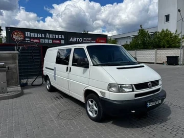 Авто Volkswagen Transporter 2000 № 7995394