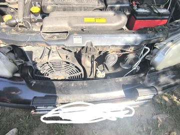 Авто KIA Carnival 2000 № 7997968