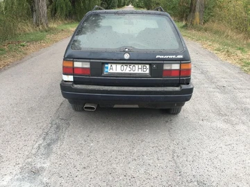 Авто Volkswagen Passat Variant 1992 № 8000320