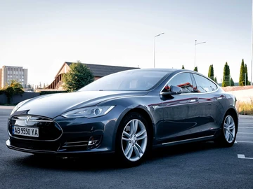 Авто Tesla Model S 2015 № 8000415
