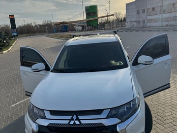 Авто Mitsubishi Outlander 2020 № 8000546