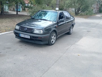Авто Volkswagen Vento 1993 № 8001527