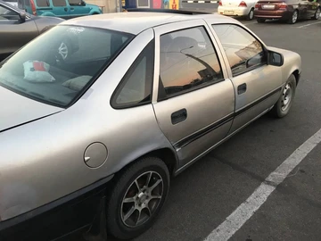 Авто Opel Vectra 1990 № 8002595