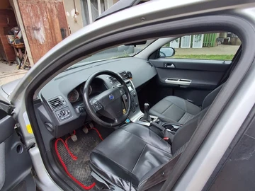 Авто Volvo V50 2007 № 8003002