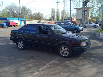 Авто Volkswagen Passat Sedan 1993 № 8003333