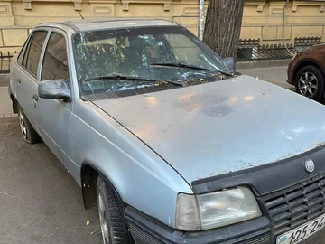 Авто Opel Admiral 1988 № 8004393
