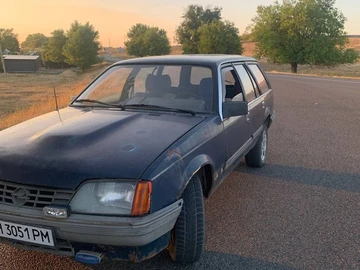 Авто Opel Rekord 1988 № 8005485