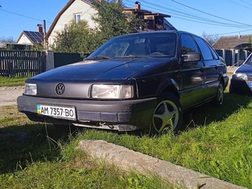 Авто Volkswagen Passat Sedan 1988 № 8006335