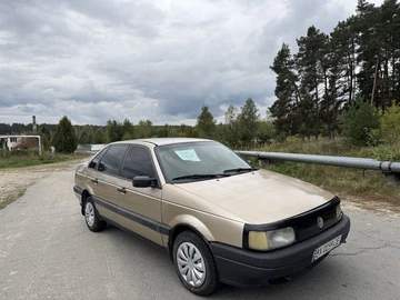 Авто Volkswagen Passat Sedan 1989 № 8006362