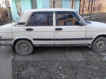 Авто ВАЗ 2107 1984 № 8008075