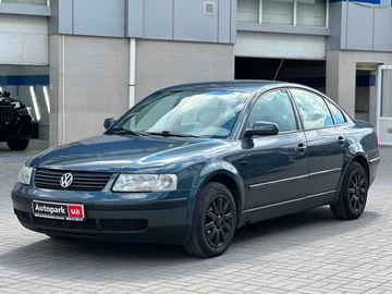 Авто Volkswagen Passat Sedan 2000 № 8008559