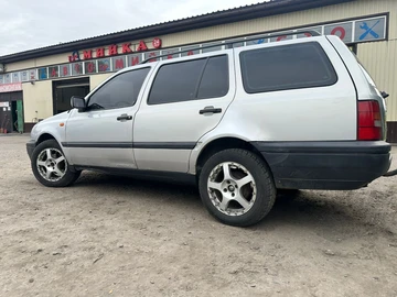 Авто Volkswagen Golf 1995 № 8008681
