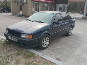 Авто Volkswagen Passat Sedan 1990 № 8009213