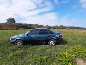Авто Volkswagen Passat Sedan 1992 № 8009252
