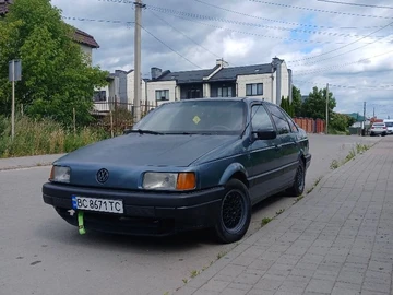 Авто Volkswagen Passat Sedan 1989 № 8011438