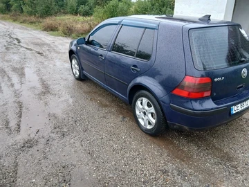 Авто Volkswagen Golf 2000 № 8011507